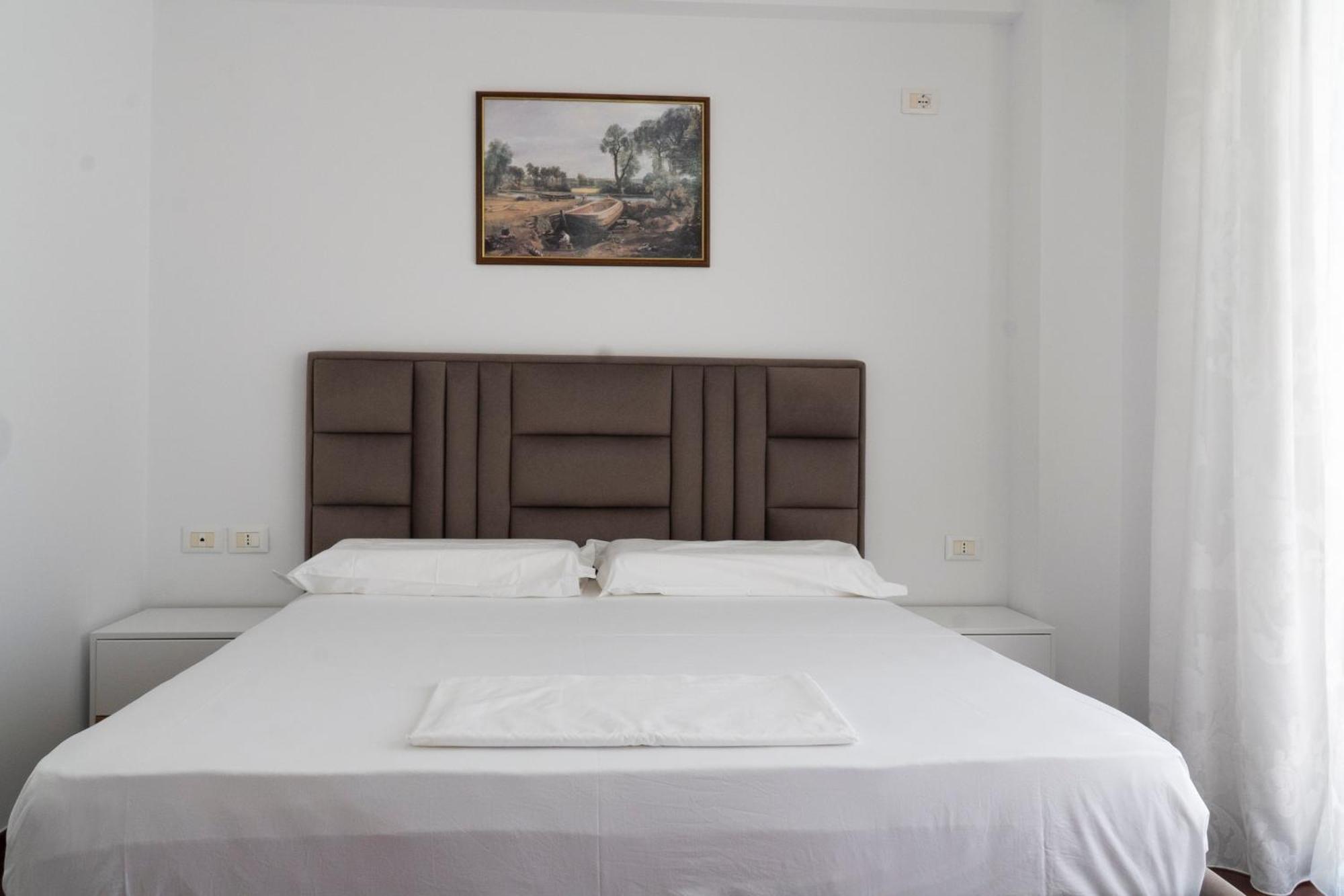 Center Sea View Apartment Sarande Bagian luar foto